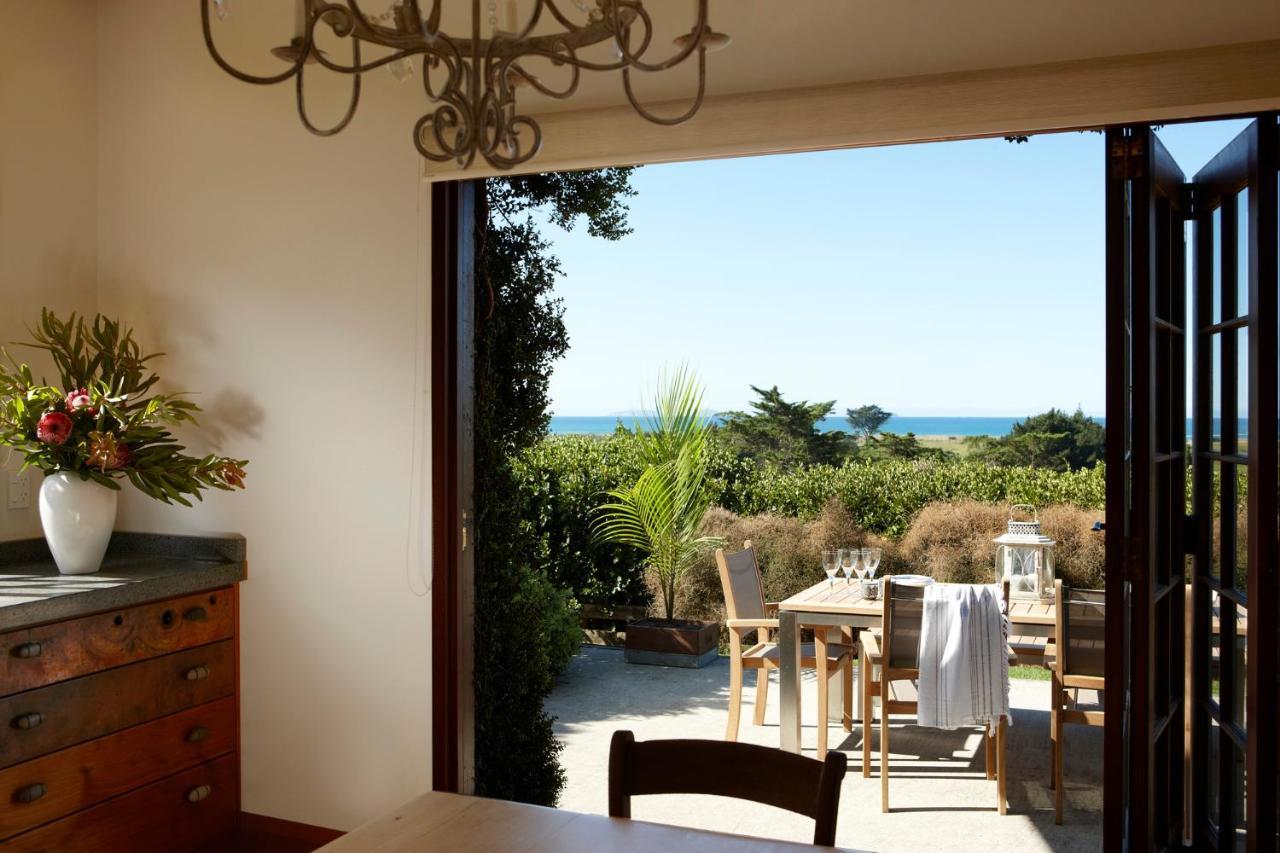 Hiwi At Tahi - Luxury Bungalow With Seaviews Pataua Extérieur photo