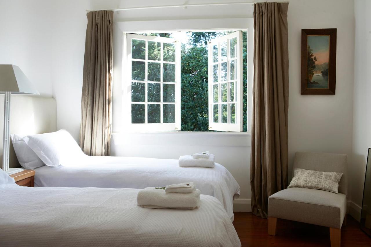 Hiwi At Tahi - Luxury Bungalow With Seaviews Pataua Extérieur photo